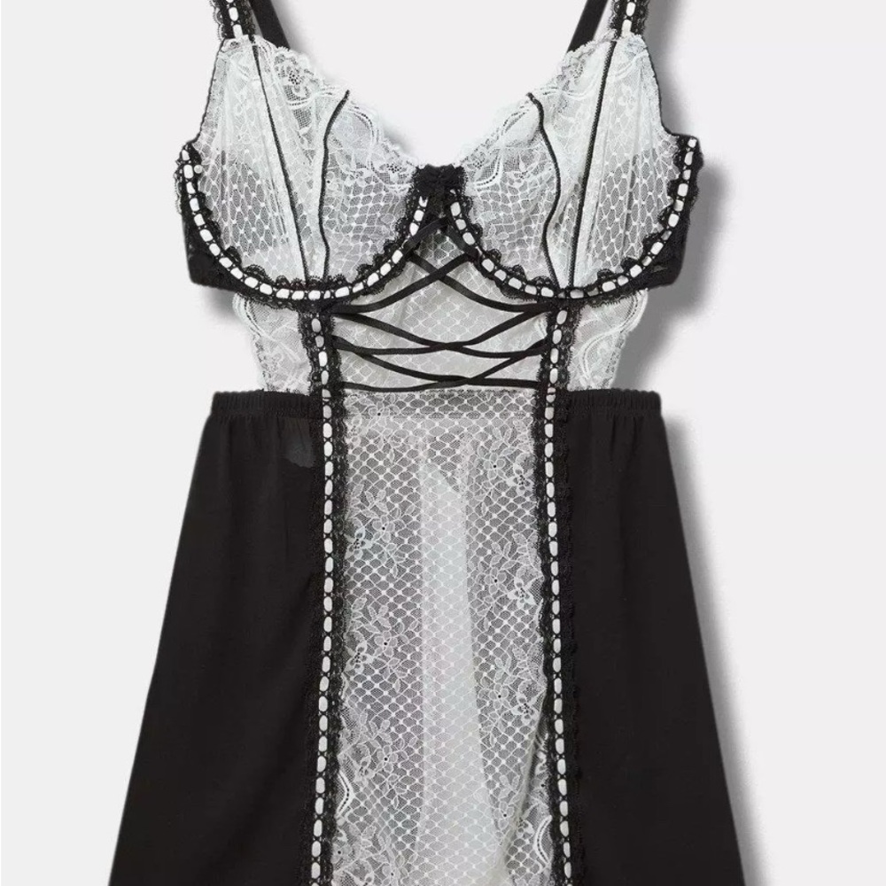 Torrid Black and White Retro Bombshell Lace French Maid Apron Skirt